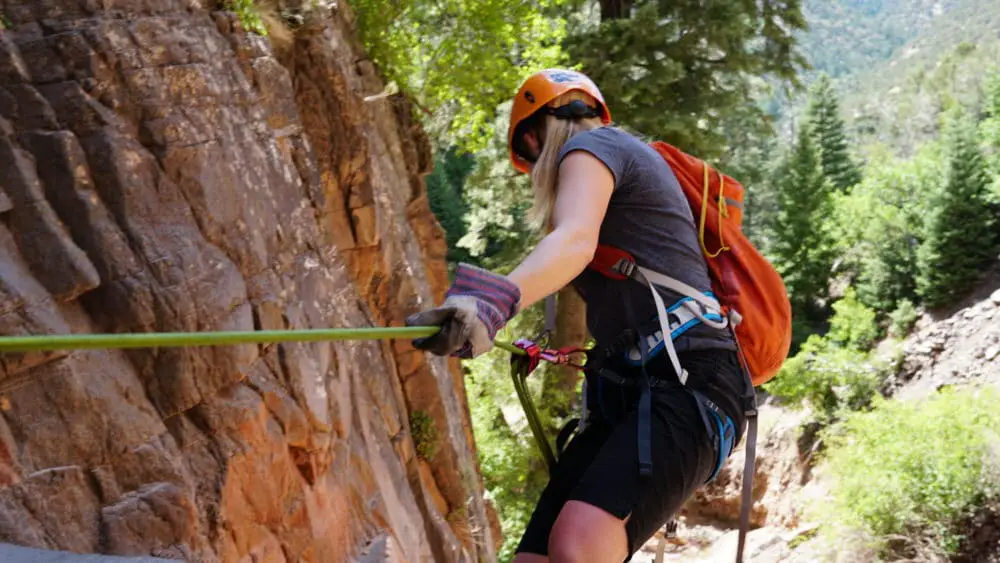 Use 2 carabiners to fix a broken backpack waist belt — Alpine Savvy