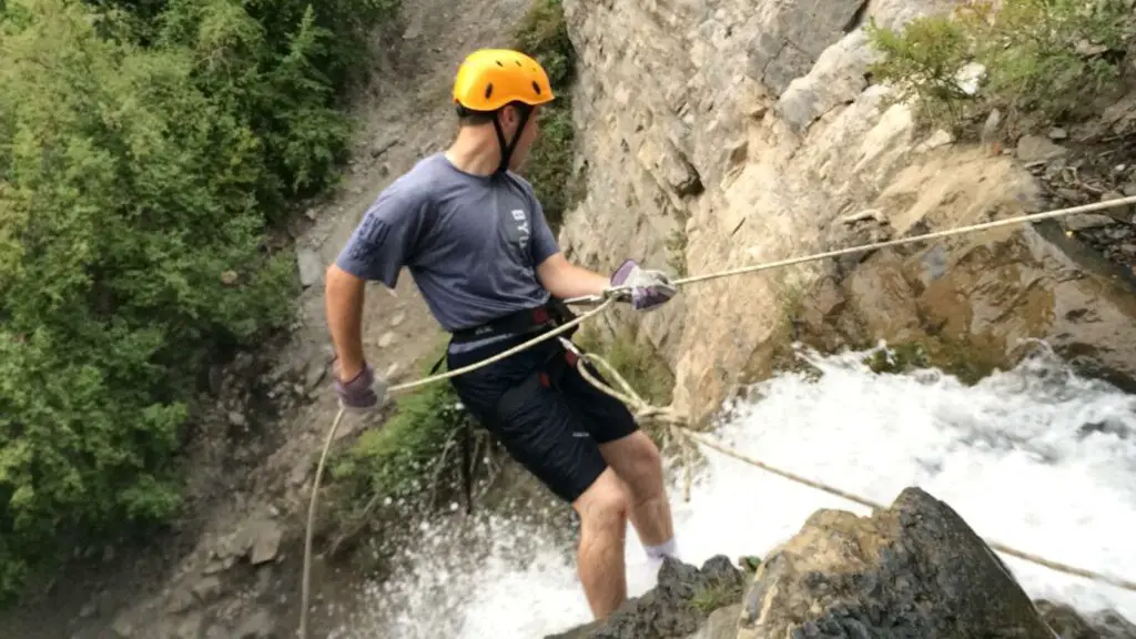 What is the Difference Between Canyoneering vs Canyoning? Scoutorama